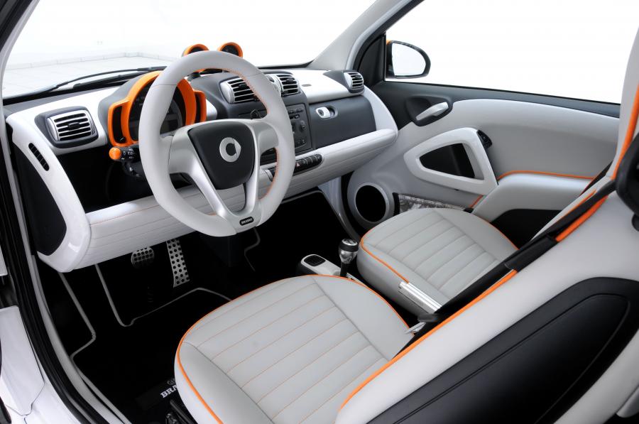 Интерьер Smart ForTwo Tailor Made by Brabus 2009 года  (фото 7 из 15)